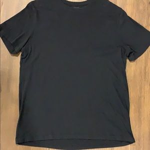 Men’s all black t-shirt